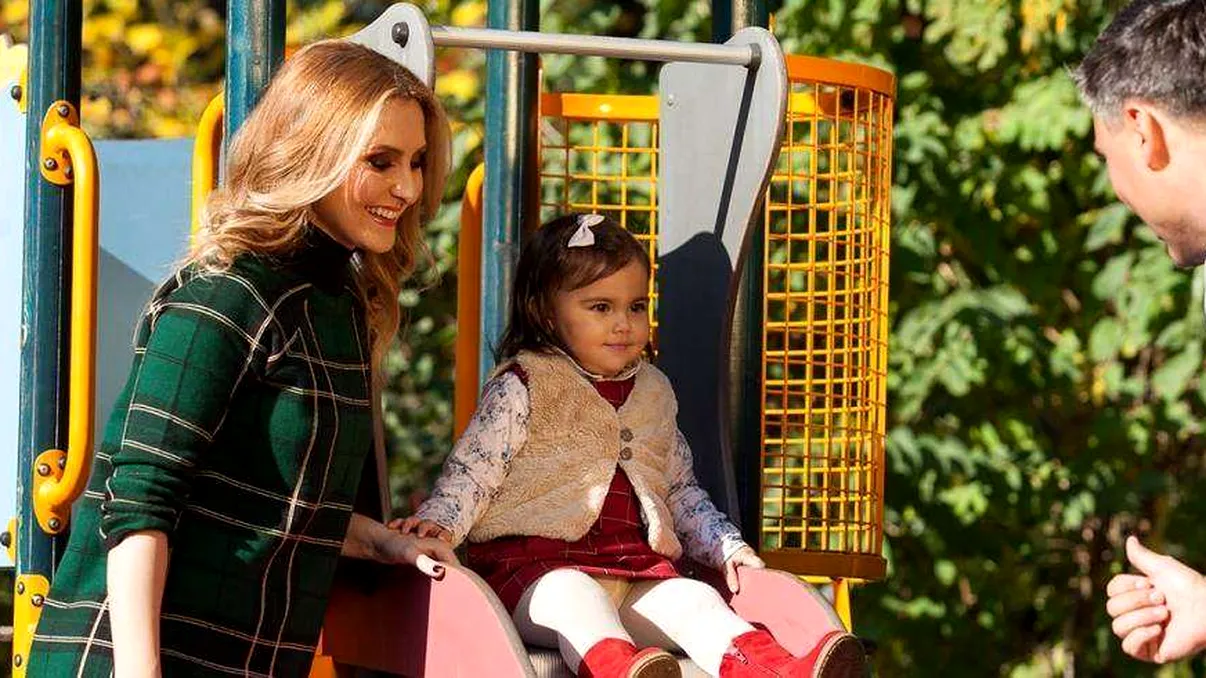 Alina Sorescu, vacanță cu fetele la Mamaia, în plin divorț de Alexandru Ciucu. Motivul pentru care a stat ascunsă EXCLUSIV