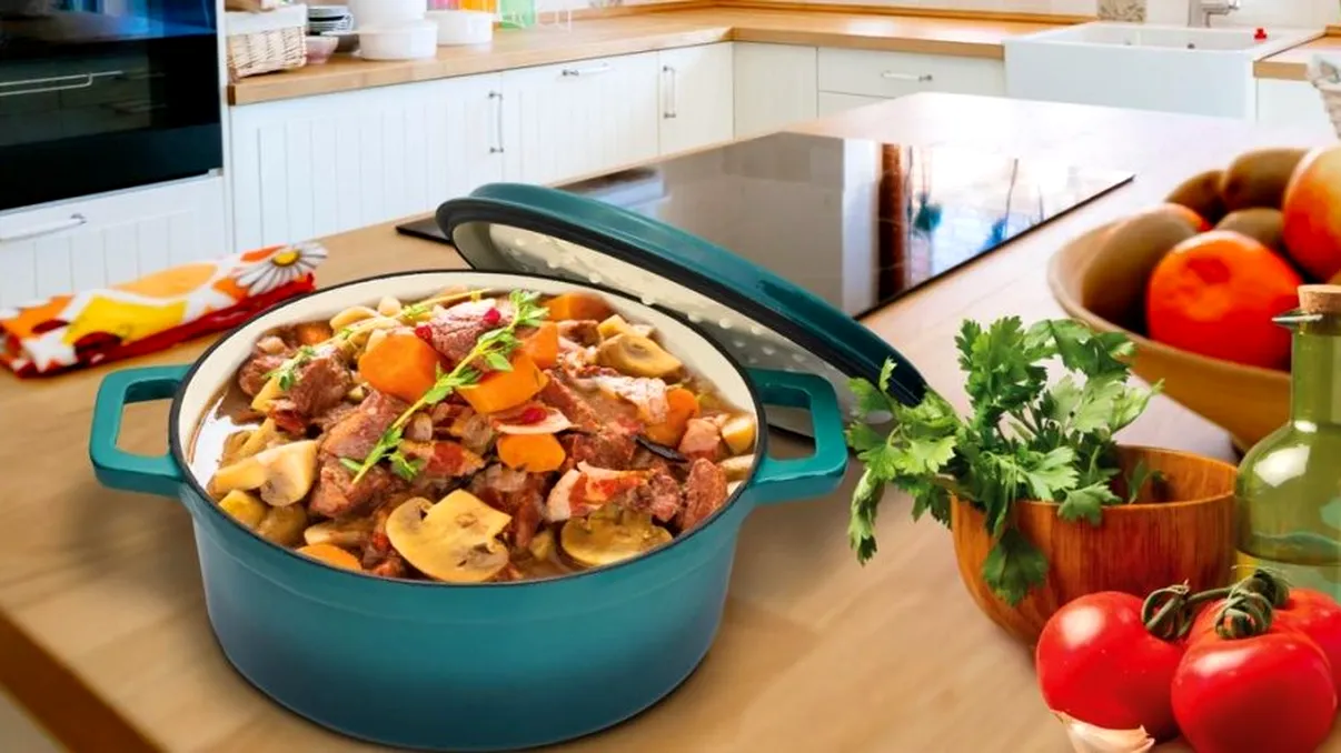 Motivul pentru care nu ar trebui să mai pui în frigider mâncarea care a stat afară. Pericolul este uriaș