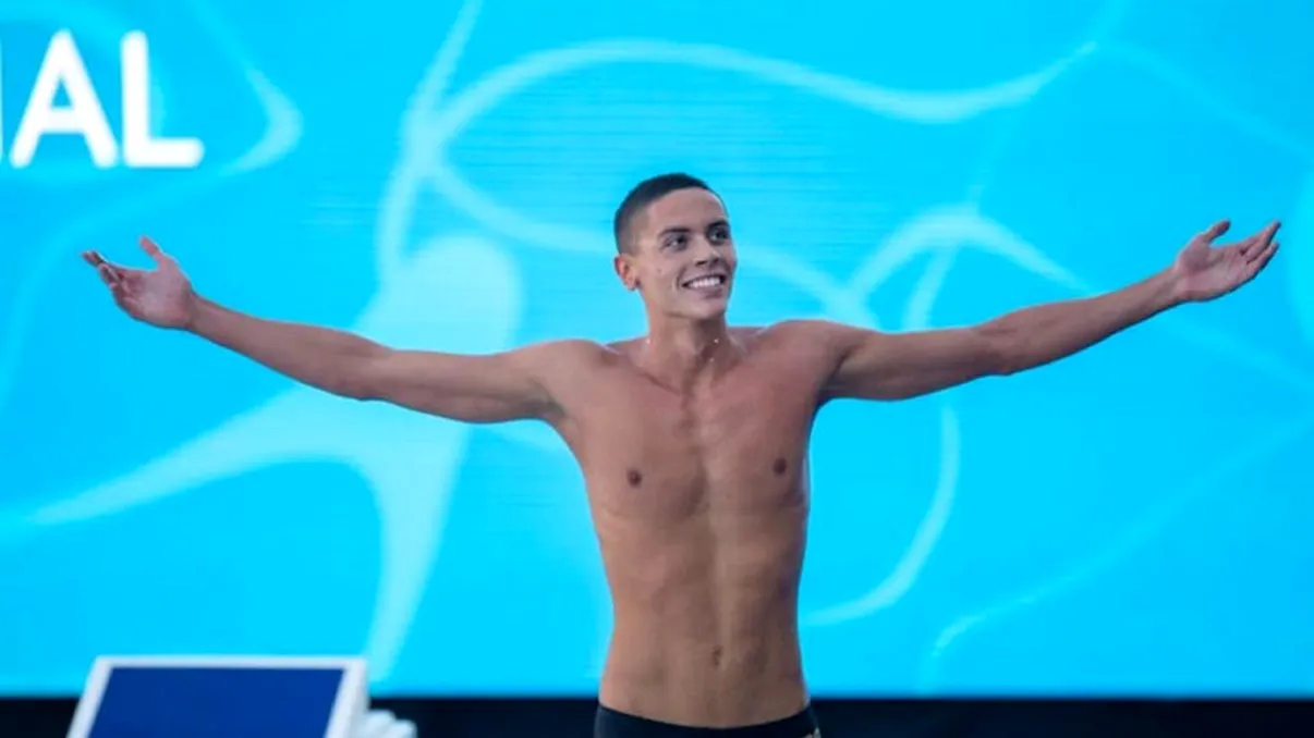 David Popovici a câștigat o nouă medalie de aur la Campionatele Europene. Și-a distrus toți adversarii în finală