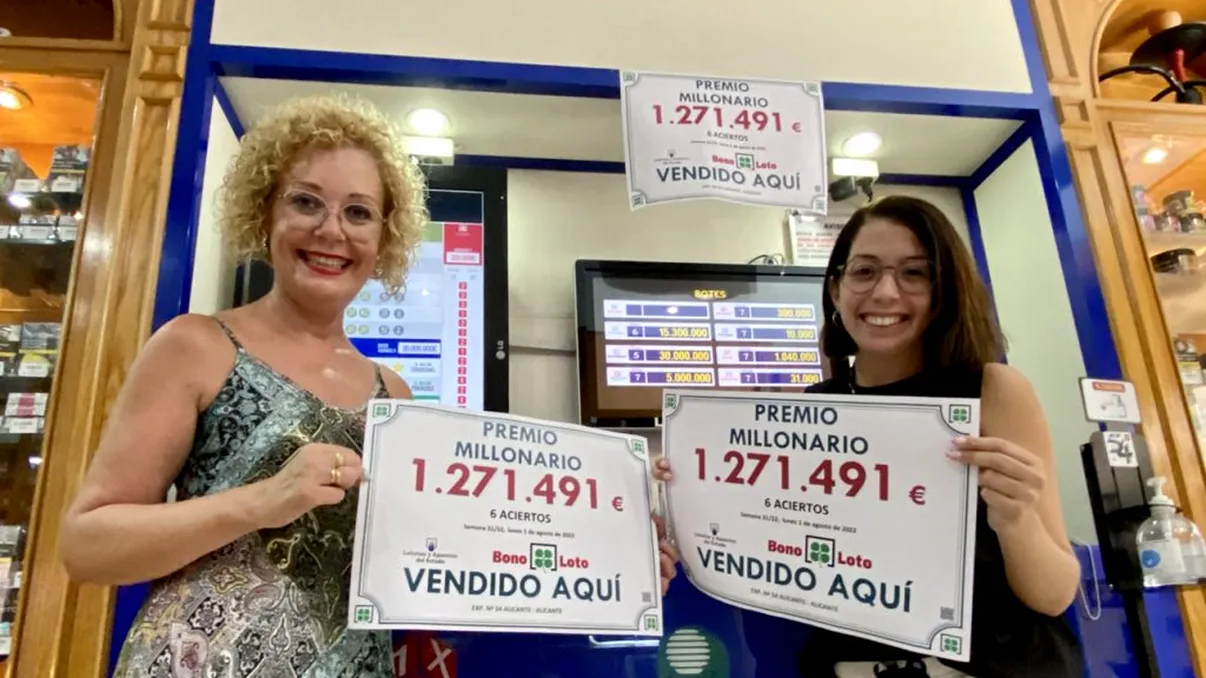 Marele premiu la Loto, câștigat de o femeie care cerșea pe stradă. Gestul emoționat pe care îl face de când a devenit bogată