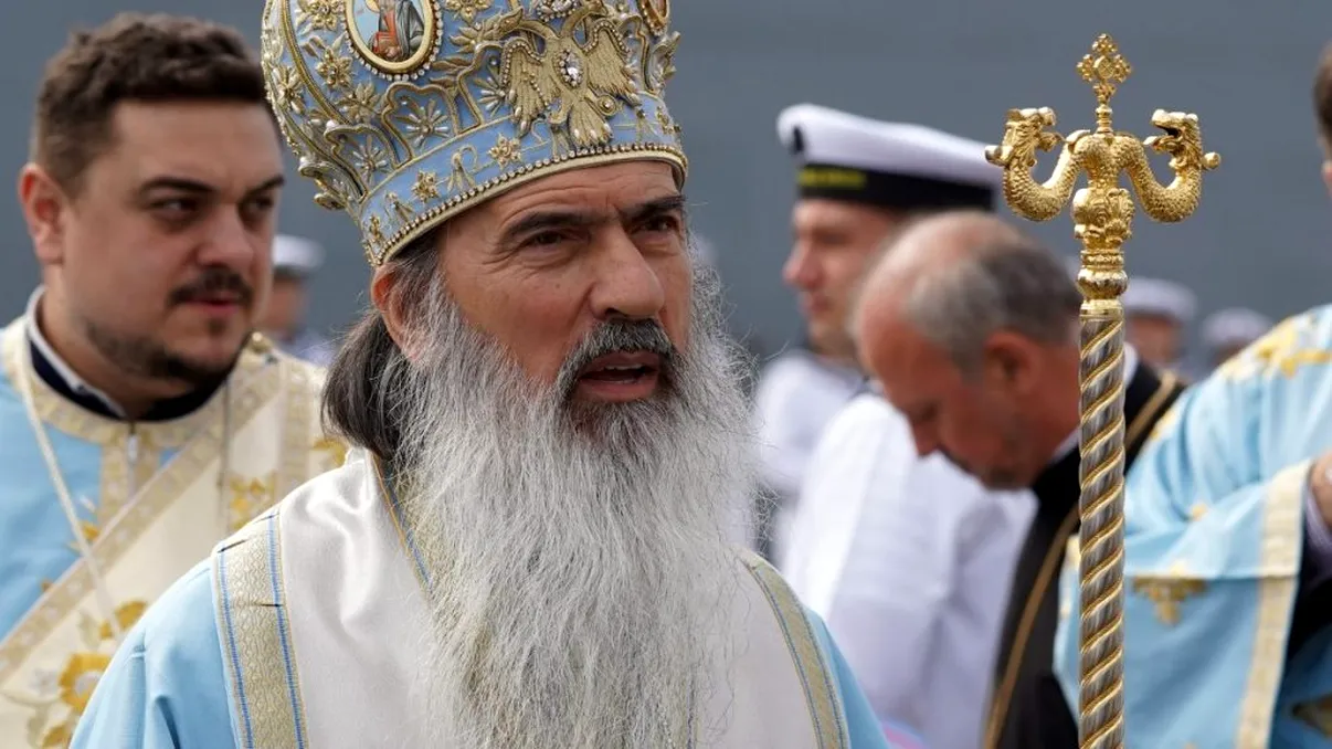 Maşina în care se afla ÎPS Teodosie gonea cu 235 km/h pe Autostrada Soarelui. Ce au descoperit poliţiştii când au oprit autoturismul