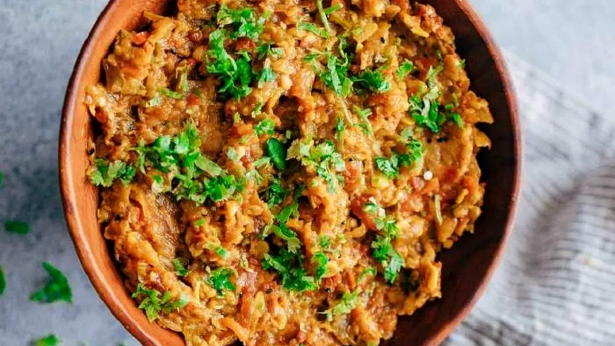 Salată indiană de vinete. Reţeta asta te face să uiţi de cea clasică, nu o vei mai prepara altfel