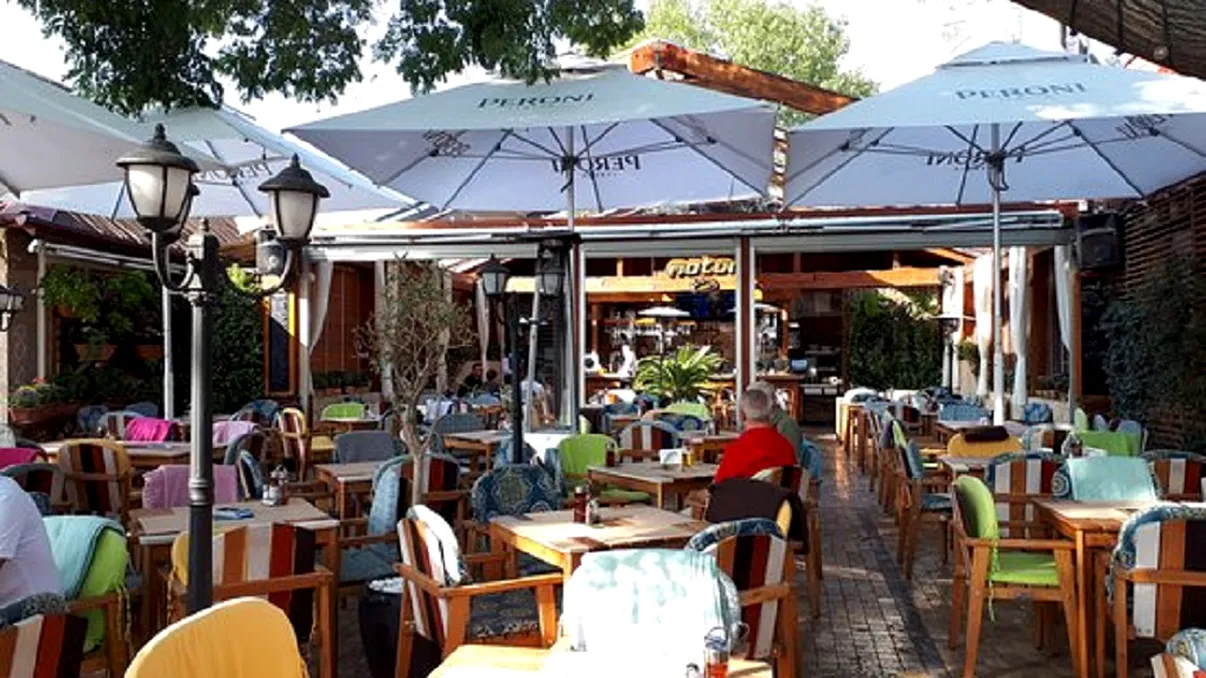 Un turist, pus să plătească separat gheaţa din paharul cu suc. Cât l-a costat pentru că a vrut o băutură rece. Foto