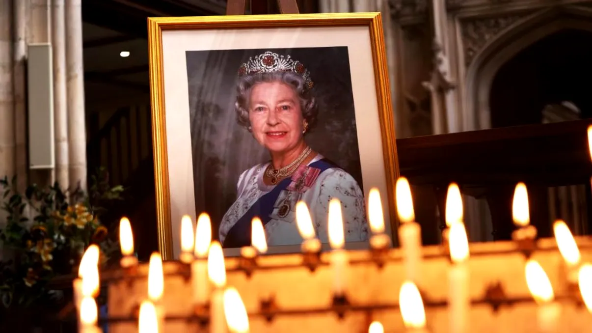 Cât au ajuns să coste un bilet de avion până la Londra şi o noapte de cazare. Funeraliile Reginei Elisabeta a II-a de pe 19 septembrie au mărit brusc preţurile