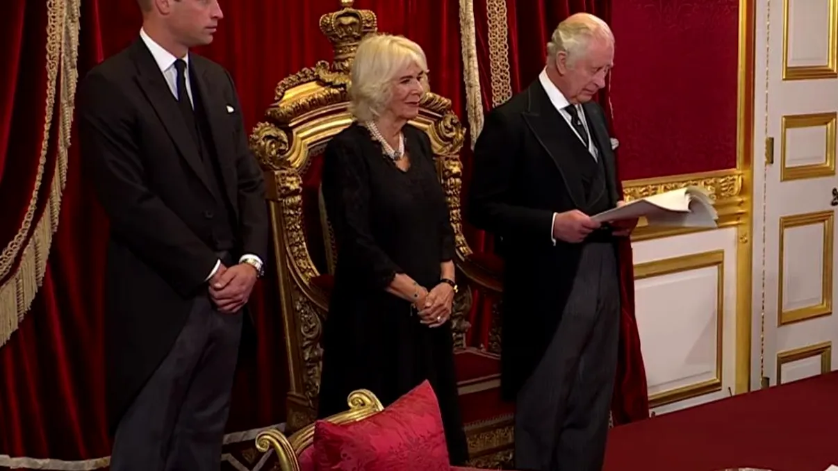 Ce s-a întâmplat cu Regina Consoartă în timp ce Charles era numit Rege al Regatului Unit. Detaliile care au dat-o de gol pe Camilla. Foto