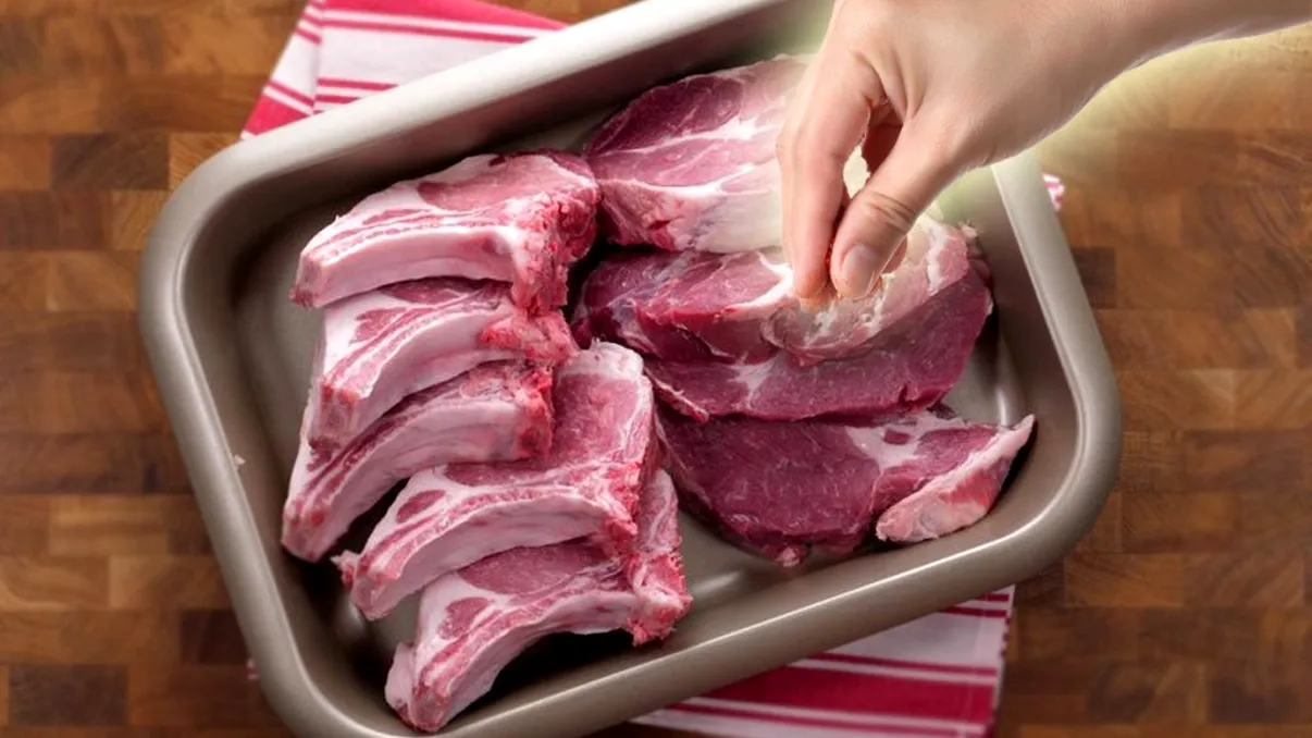 Ce să presari pe carne pentru cea mai fragedă friptură de porc. Trebuie cu o oră înainte de gătit