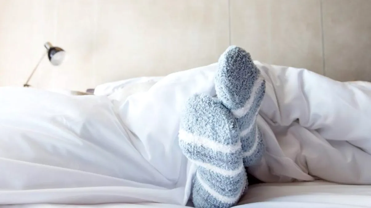 De ce să nu mai dormi cu șosetele în picioare. Mulți oameni fac o mare greșeală