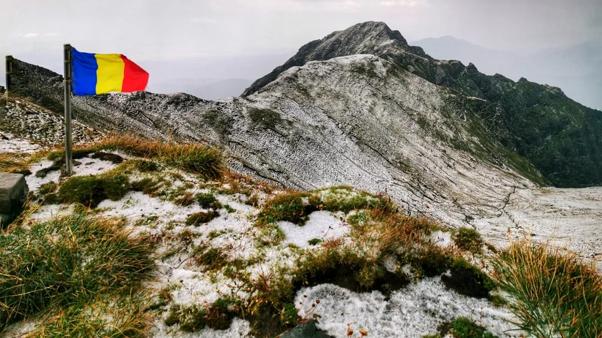 Ninsori în prima zi de toamnă. Locul din România în care s-a așternut primul strat de zăpadă