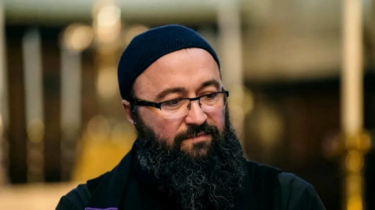 Preotul Visarion Alexa a fost reținut pentru agresiune sexuală. O femeie l-a reclamat după spovedanie
