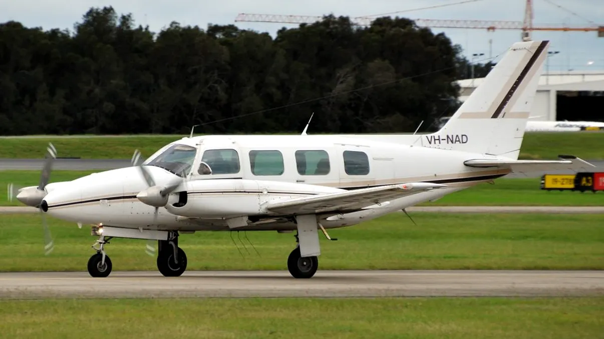 Un avion mic s-a prăbușit în judeţul Suceava. Două persoane au murit. Una dintre victime, fratele fostului ministru al Educației, Cristian Adomniței