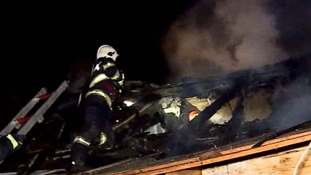 Tragedie imensă într-o casă din Mureș. Copil de 7 ani, mort în urma unui incendiu violent. Frățiorul și bunicul său se află în stare critică