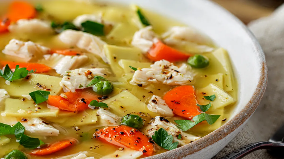 În ce ordine pui legumele în ciorbă. Detaliul care poate strica mâncarea, explicaţia bucătarilor