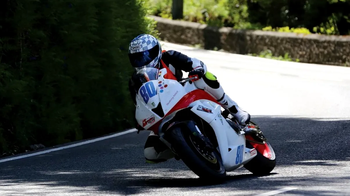 Petre Pop, singurul român care a participat la „cursa morții” din Insula Man. De ce a semnat asigurarea cu „repatriere” și  cum a reacționat Valentino Rossi când a fost întrebat de acest circuit - EXCLUSIV