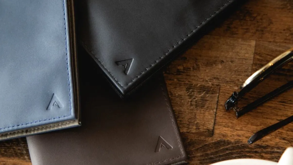 Ce trebuie să ţii în portofel pentru a avea noroc la bani. Aşa scapi de sărăcie, sigur nu ştiai!