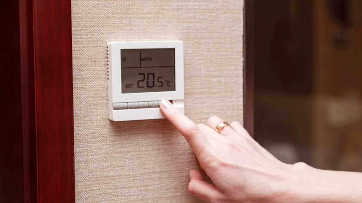 Locul din casă în care nu trebuie sa pui sub nicio formă termostatul. Factura la gaze și curent se va dubla