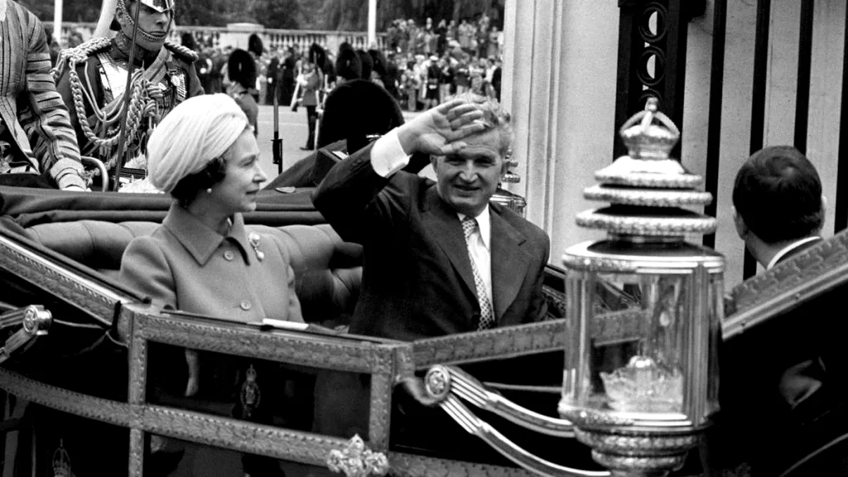 Cum s-au făcut de râs Nicolae şi Elena Ceauşescu în timpul vizitei de la Palatul Buckingham din 1978. Gesturile despre care s-a vorbit mult timp după
