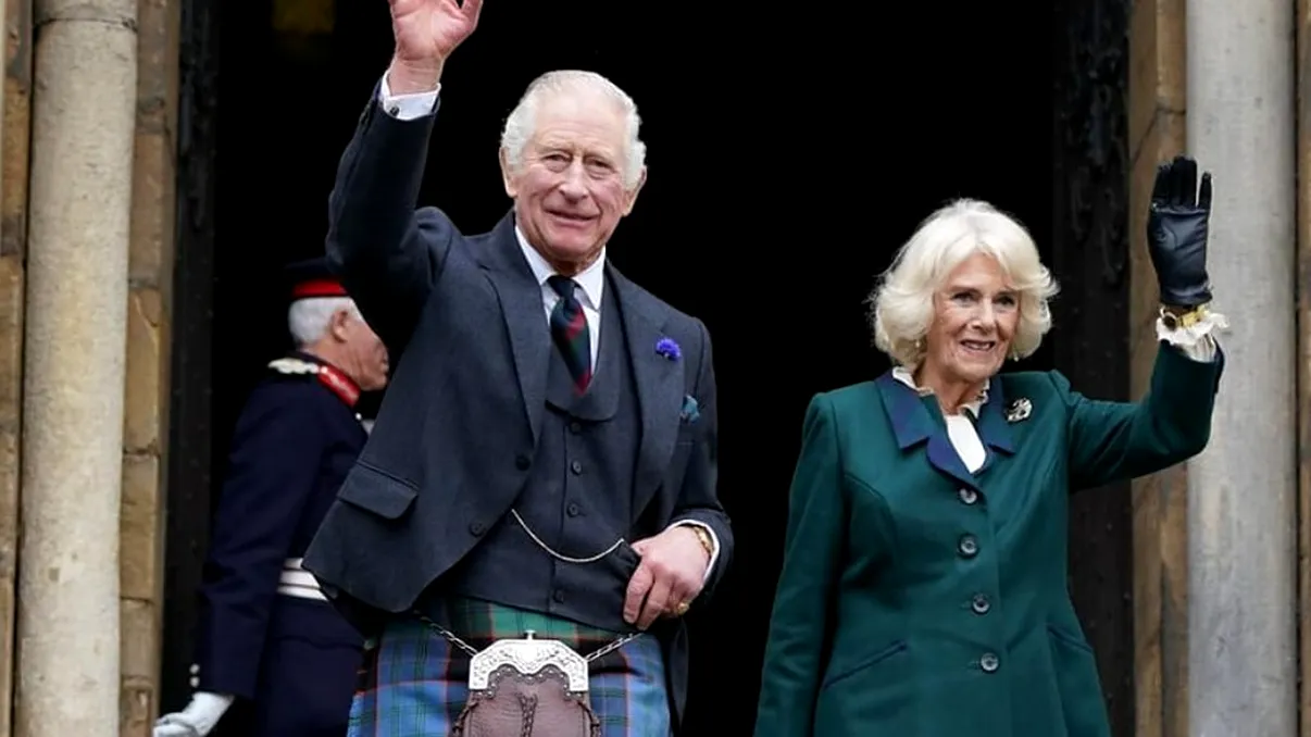 Cum au apărut în public Regele Charles și regina consoarta Camilla, după înmormântarea Reginei Elisabeta. Nu mai țin doliu? VIDEO