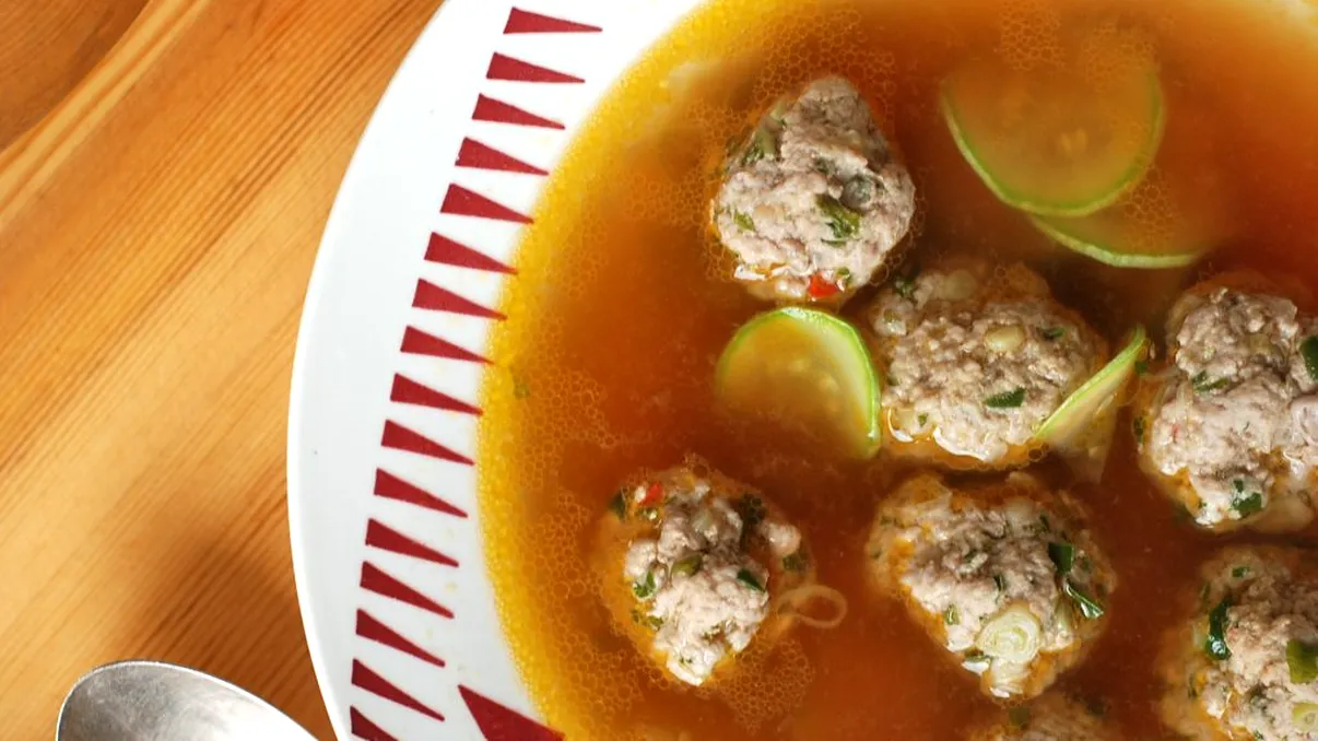 Cum să faci perişoare egale rapid. Aşa vor fierbe în acelaşi timp, e trucul bucătarilor din restaurante