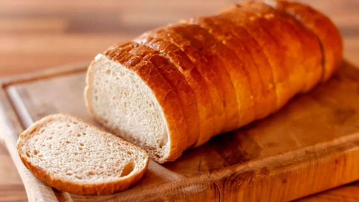 Pericolul ascuns de pâinea feliată. De ce e riscantă pentru noi