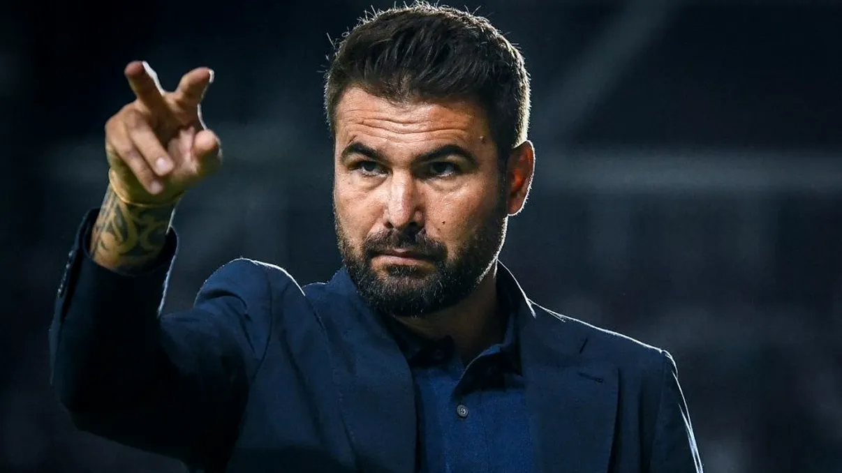 Rapidiștii, strigăt de furie după ce au pierdut în fața ultimei clasate. „VAR-ul scoate mingea din poartă”. Arbitrul meciului, umilit pe pagina de Wikipedia