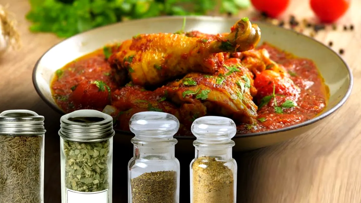 Secretul celui mai bun ostropel de pui. Ingredientul care nu are voie să lipsească