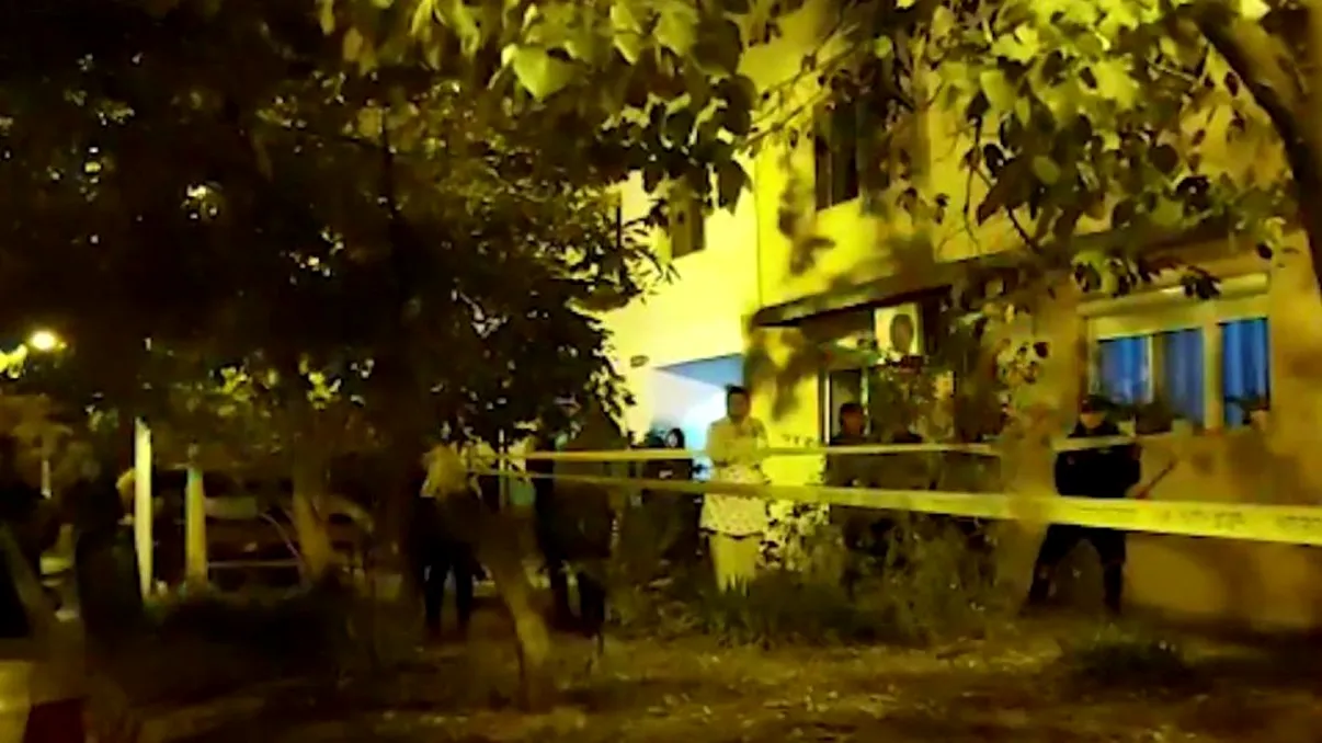 Crimă teribilă în Drobeta-Turnu Severin. Tânără de 26 de ani, ucisă în fața vecinilor de iubitul său recidivist. Cu ce l-a deranjat pe criminal