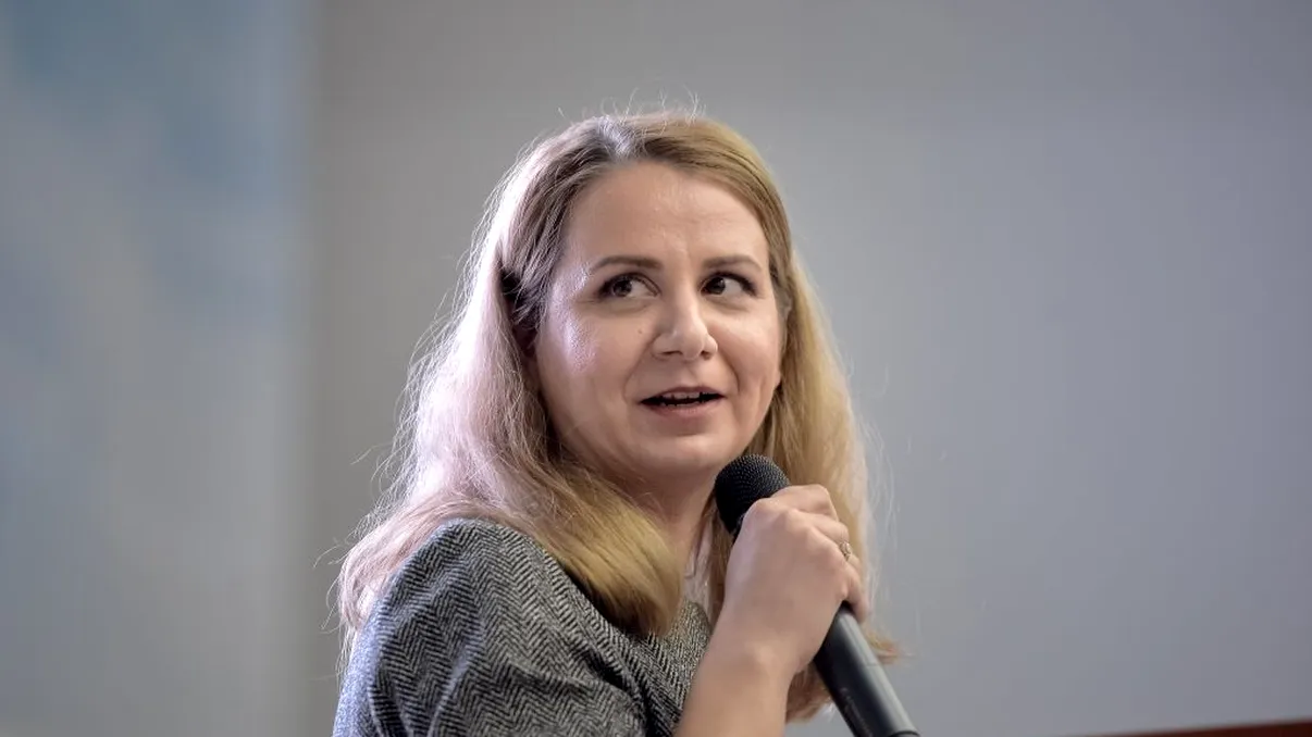 Cine sunt elevii care vor purta uniformă în România. Ministrul Educației, lămuriri despre ţinuta şcolară obligatorie