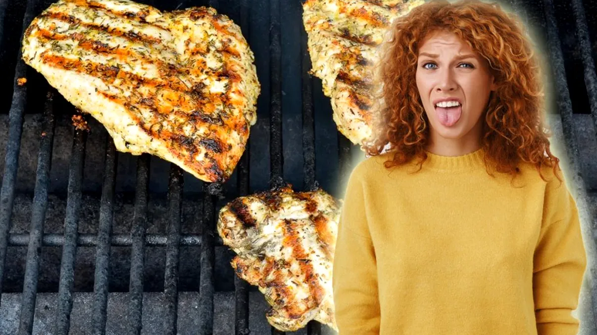 Greşeala mare pe care o faci când prepari pui la grătar. Din cauza asta iese tare şi fără gust, de fapt