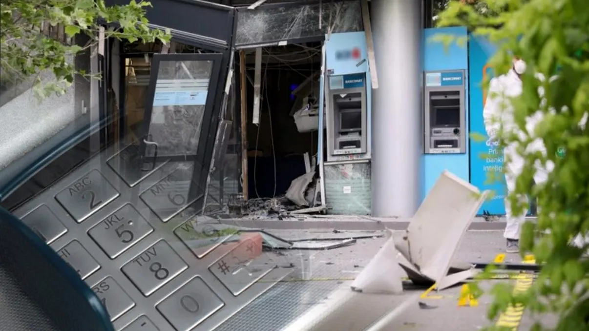 Un bancomat a fost aruncat în aer, în Constanţa. Poliţia organizează filtre pentru a găsi vinovaţii