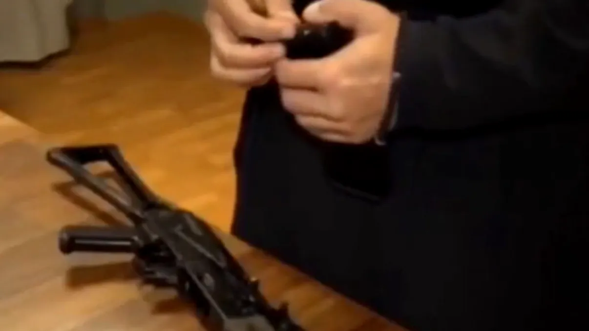 Un călugăr rus îi învață pe soldații lui Putin cum să încarce creștinește armele pentru a ucide ucrainenii. Ce cuvinte trebuie să rostească