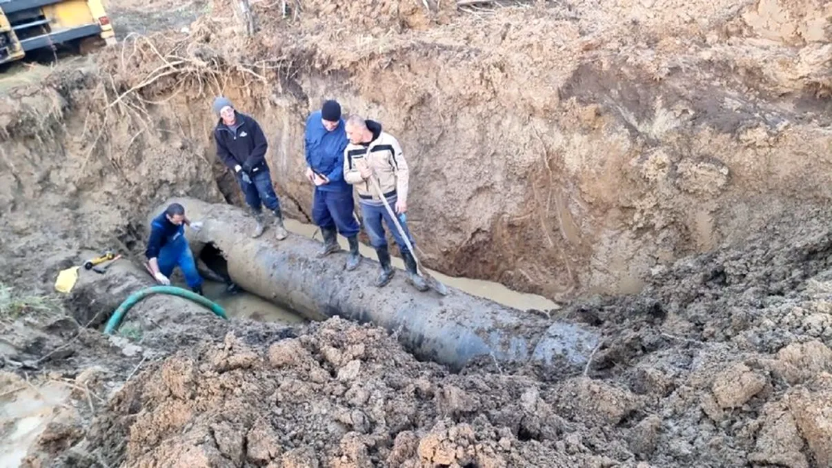 Oraşul din România care a rămas fără apă după cutremurul de joi. Cum motivează autorităţile situaţia tragică pentru locuitori