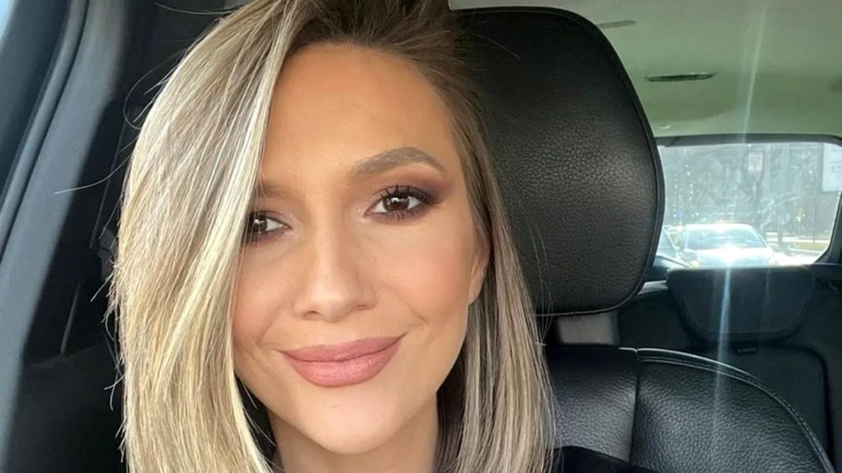 Ce studii are Adela Popescu, de fapt. Detaliul pe care puţini români îl ştiu despre vedetă