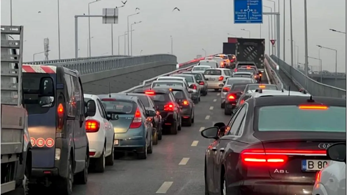 Şoferii, dezamăgiţi de Pasajul Domneşti. Traficul în zonă, blocat în această dimineaţă