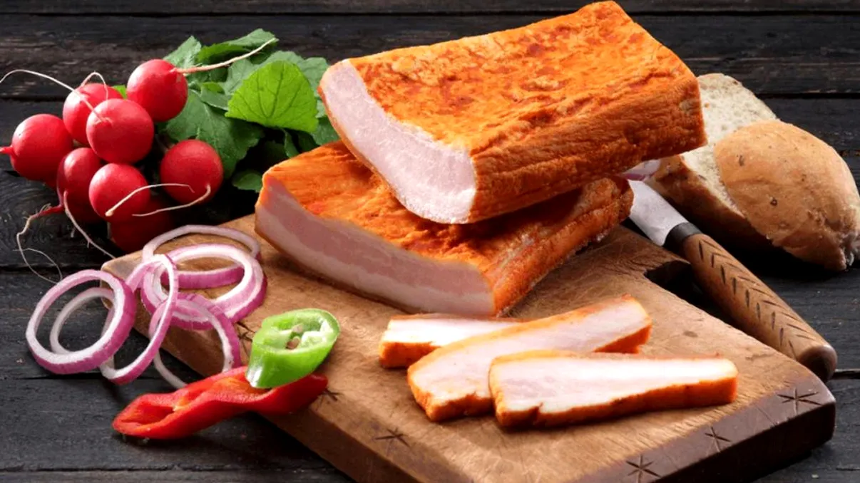 Condimente pentru șunca afumată. Ce mix de mirodenii trebuie să folosești ca să iasă delicioasă