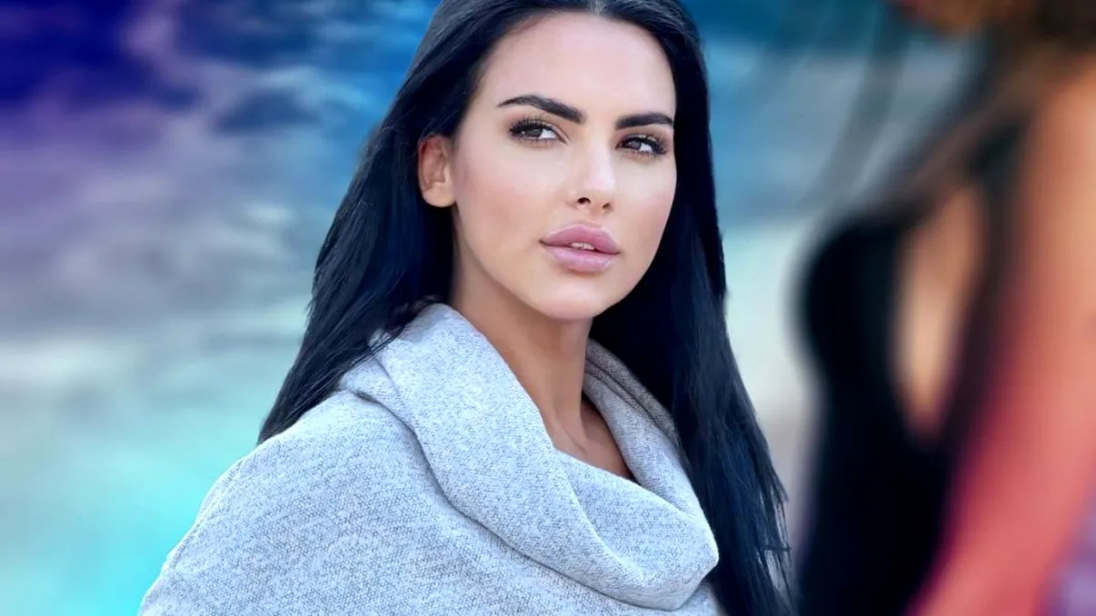 Lavinia Pîrva, schimbare de look înainte de Crăciun. La ce intervenţie a mai apelat soţia lui Ştefan Bănică Jr. Foto