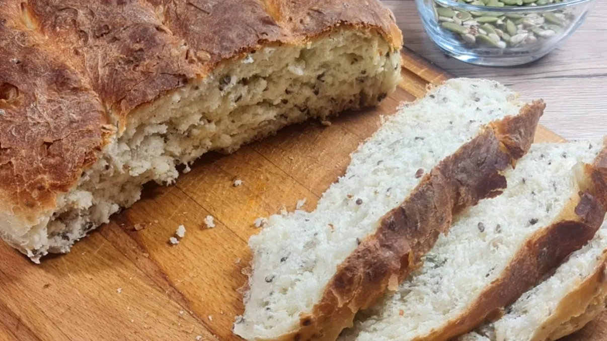 Pâine de casă cu semințe. Rețeta ușoară pentru începători