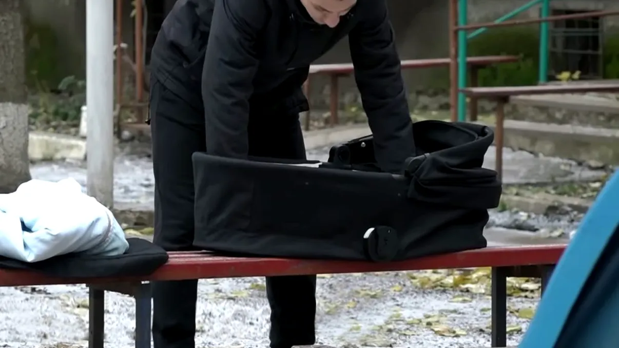 Mesajul transmis de o mamă care și-a abandonat bebelușul bolnav în scara unui bloc. Autoritățile, în stare de șoc