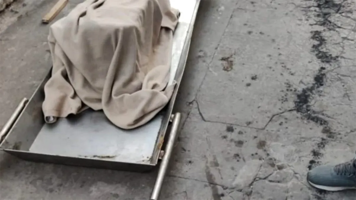 Crimă terifiantă comisă de o mamă de 27 de ani. Și-a ucis fiica de 5 ani și a folosit-o pe post de noptieră. Tatăl fetiței, în stare de șoc