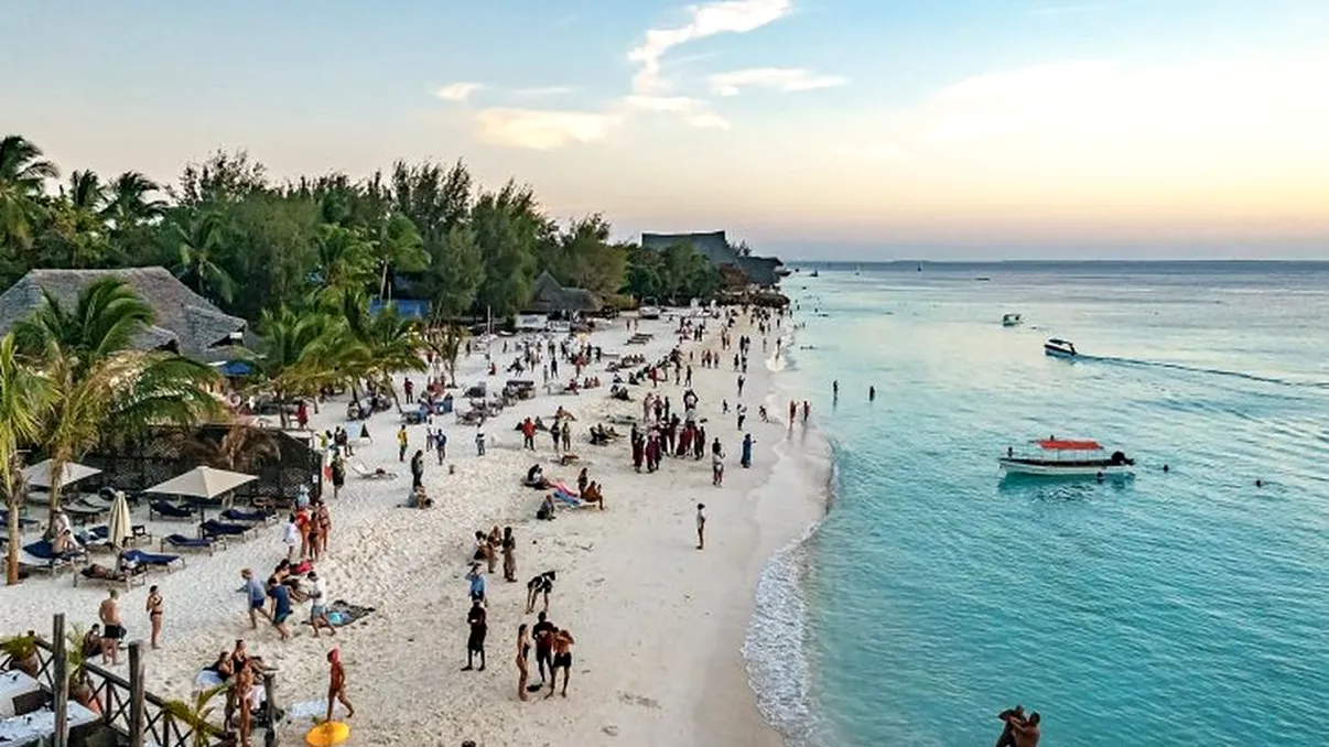 Ce au păţit două românce în vacanţa din Zanzibar. Au crezut că merg într-un paradis exotic, însă realitatea a fost cu totul alta: „O mizerie de nedescris”