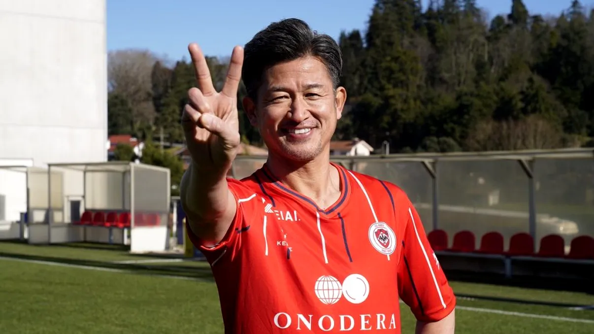 Cel mai în vârstă fotbalist profesionist a revenit în Europa, la aproape 56 de ani. Cu ce echipă a semnat Kazuyoshi Miura