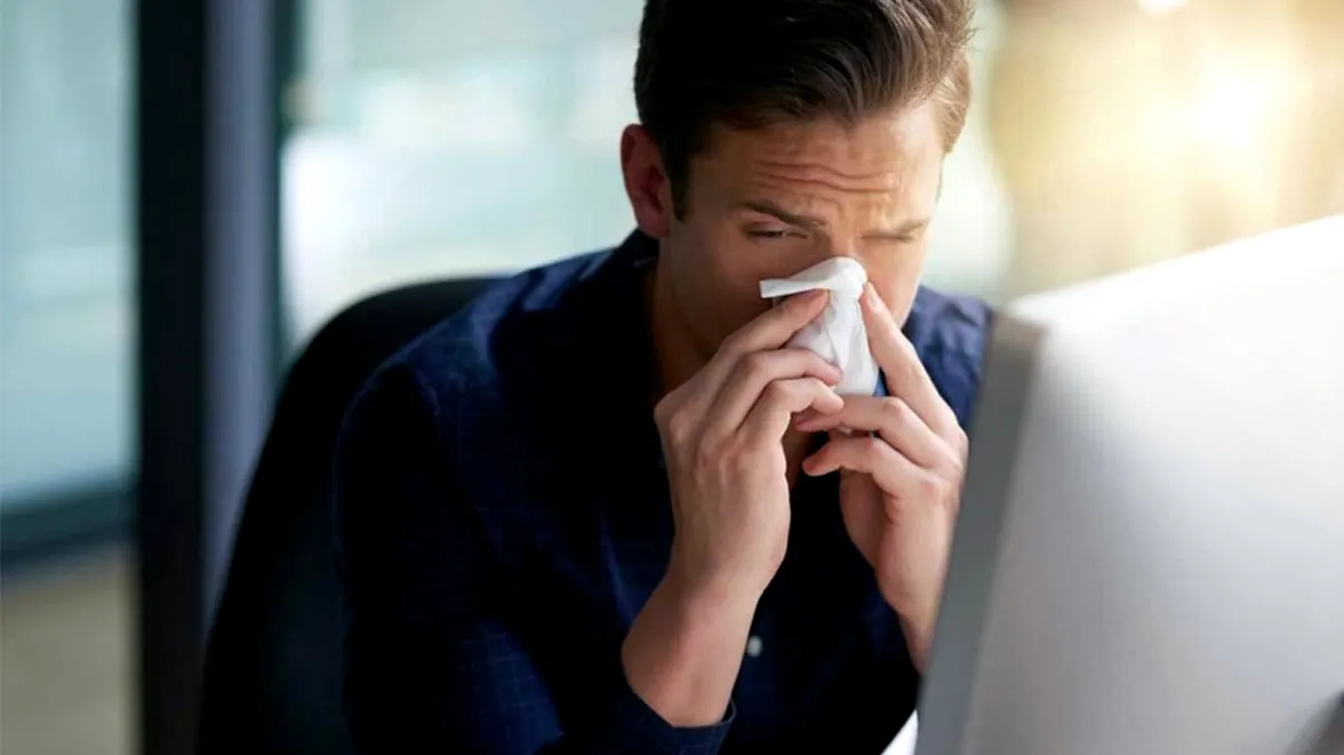 Perioada de incubaţie pentru gripa A. Virusul e mai periculos decât te aşteptai, avertizează specialiştii: „Poate supraviețui și 24 de ore pe suprafețe”