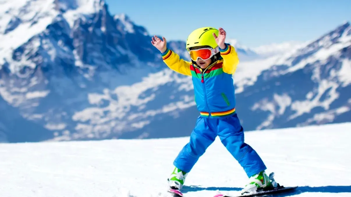 Stațiuni de schi pentru copii în România. Pârtii special amenajate pentru cei mici