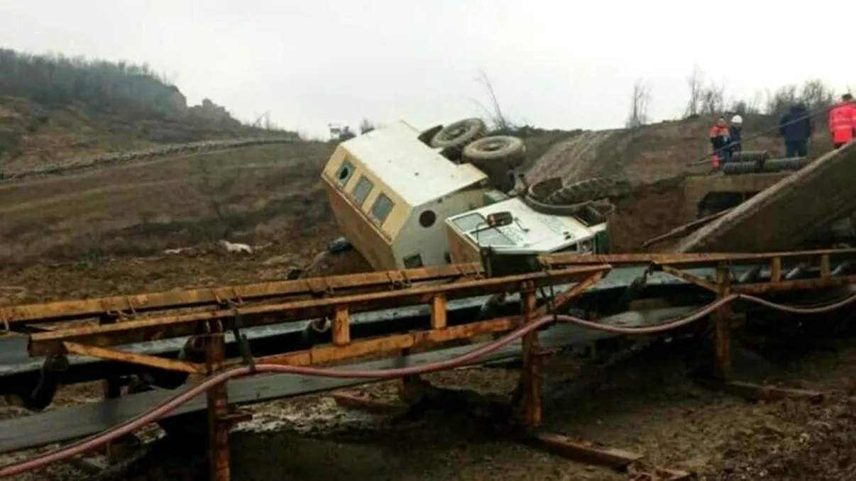 Apar noi informații halucinante după decesul celor trei muncitori ai Complexul Energetic Oltenia. În ce condiții au fost transportați alți 35 de mineri