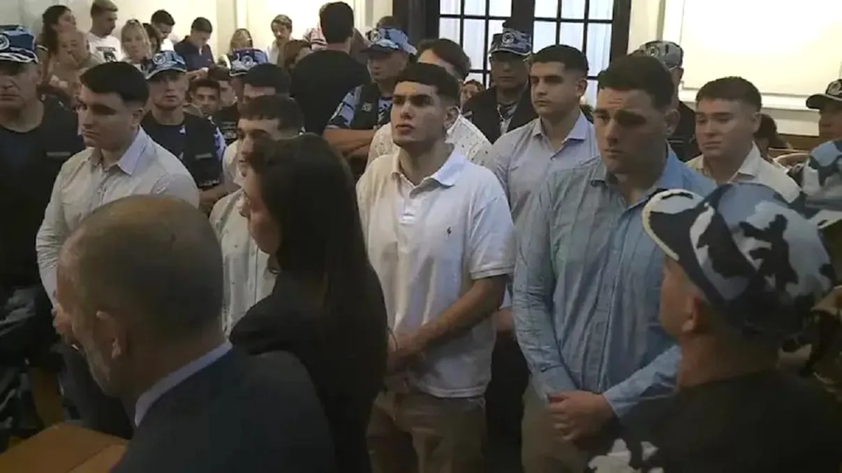 Cinci jucători de rugby au fost condamnați la închisoare pe viață, după ce au ucis un tânăr. Mama victimei, reacție cutremurătoare. „S-au simțit bine când l-au omorât”