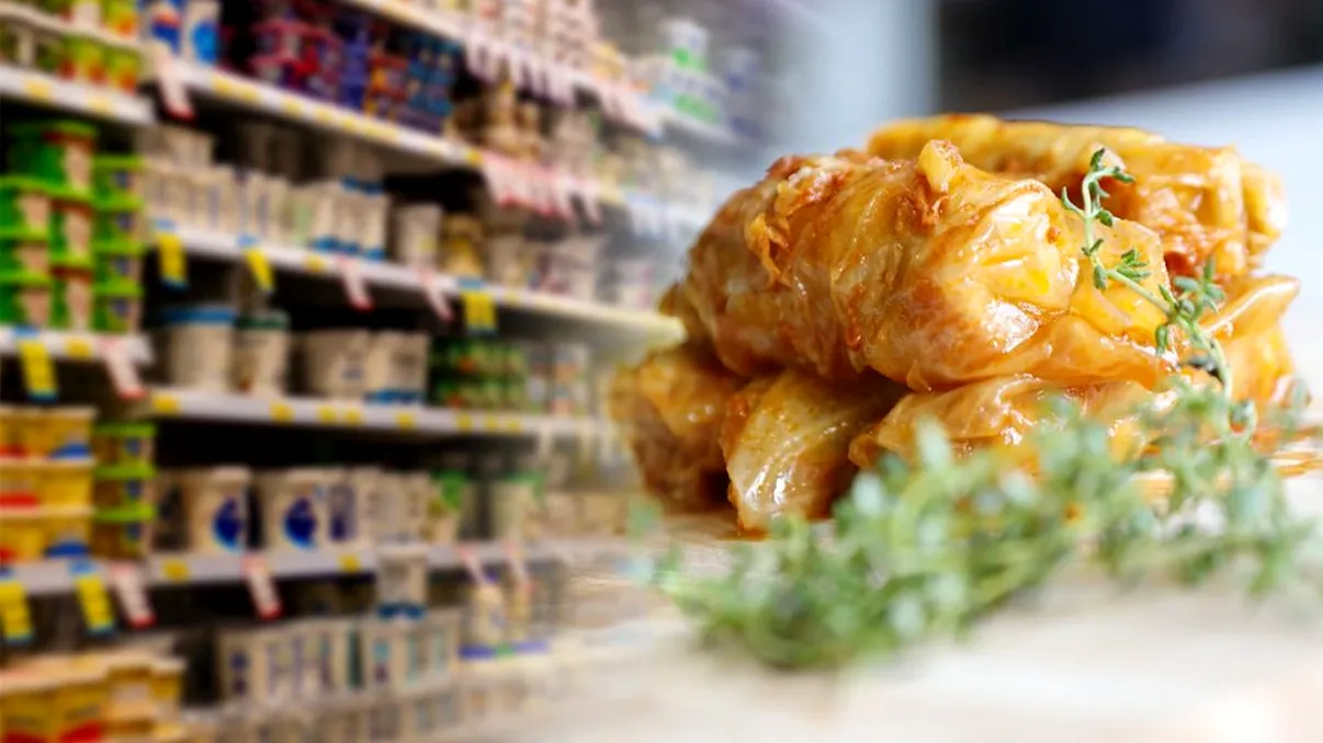 Sarmale expirate, puse la vânzare de un mare supermarket din România. Românii le cumpără mereu, din păcate