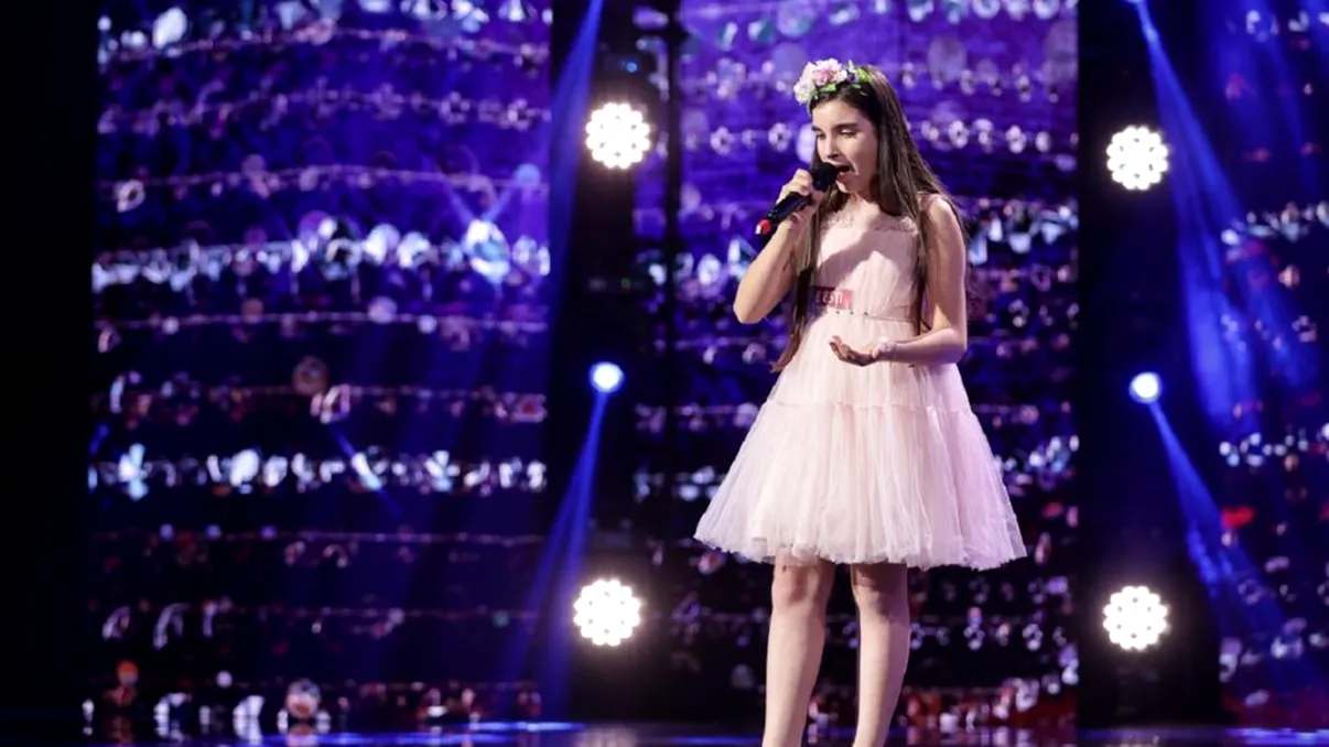 Cine este Sofia Corona, fetița de la „Românii au talent“ care a cântat pentru Papa. Bobonete, impresionat: „M-a dus într-o poveste”