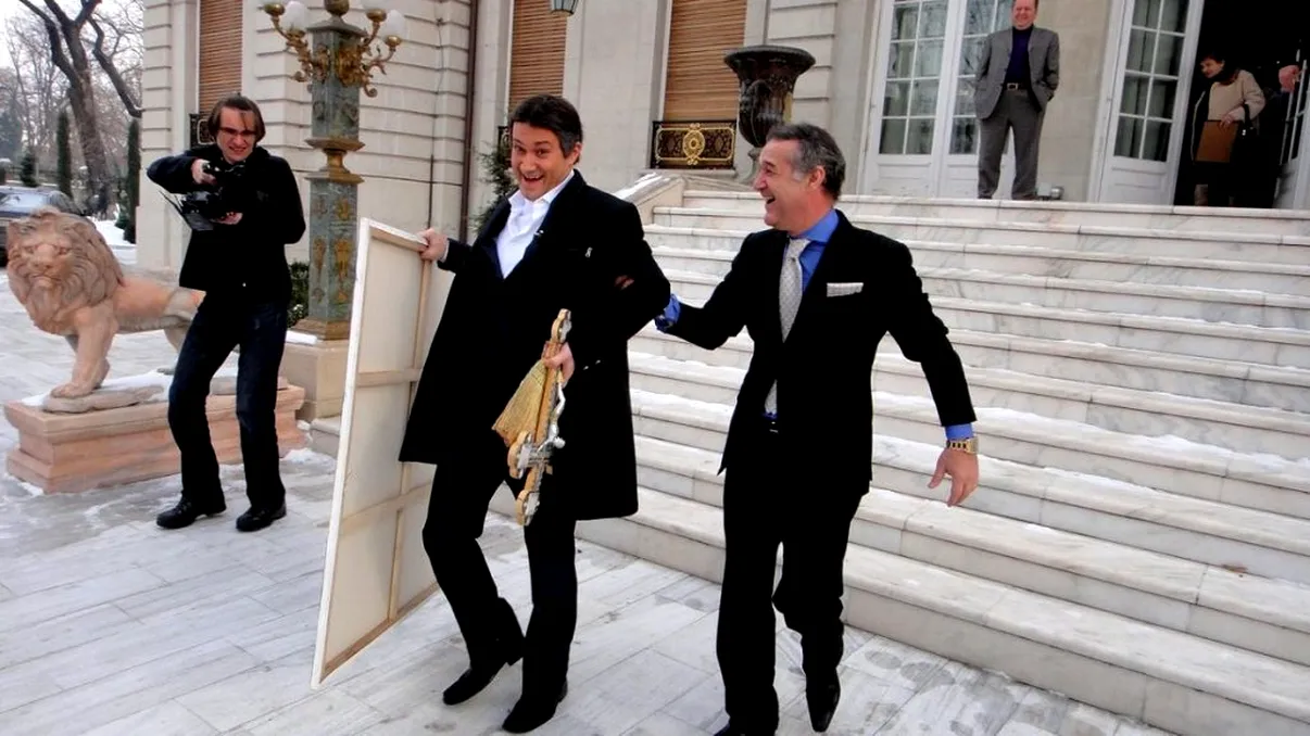 Mihai Bendeac a făcut galerie la meciul lui Dinamo, alături de fratele său. „Tata mă ducea mereu la meciuri”. La ce strategie a apelat ca să nu fie observat - VIDEO