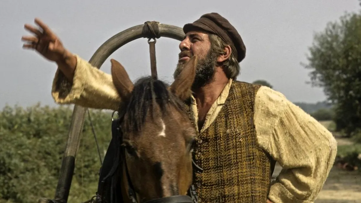 A murit „Lăutarul de pe acoperiş”. Topol, cunoscutul artist, a lăsat în urmă soția și cei trei copii