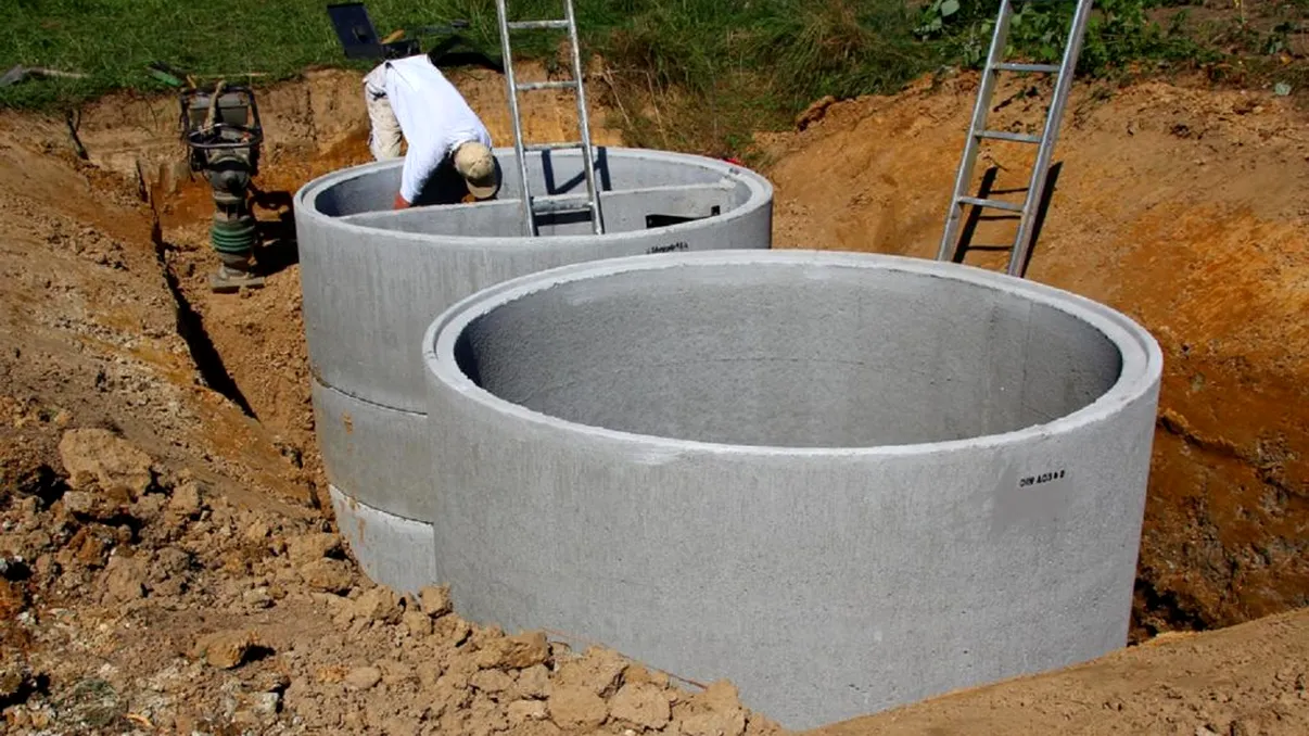 La ce distanţă se face fosa septică faţă de gardul vecinilor. Detaliul care îţi poate aduce o amendă