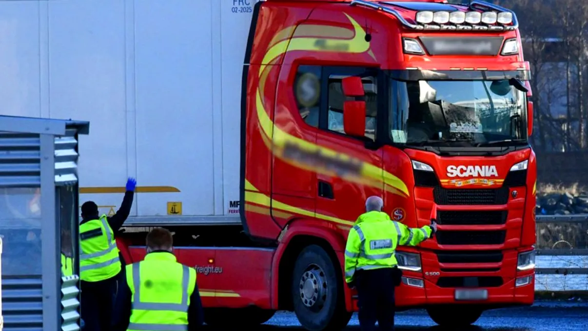 Un șofer român de TIR a crezut că dă lovitura, dar a fost prins și condamnat în timp record, în Franța. Ce a putut transporta acesta și ce pedeapsă a primit